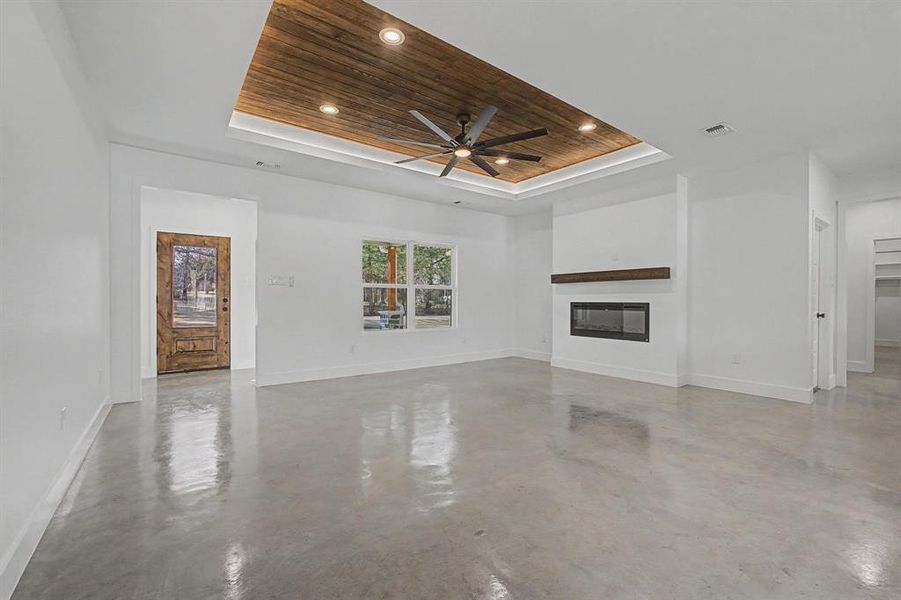 Spacious, unfurnished interior of a new home in , Pottsboro (Image 14).