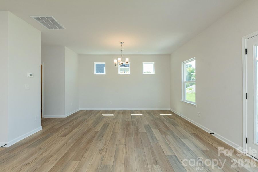 Spacious, unfurnished interior of a new home in Sunset Meadows, Charlotte (Image 19).