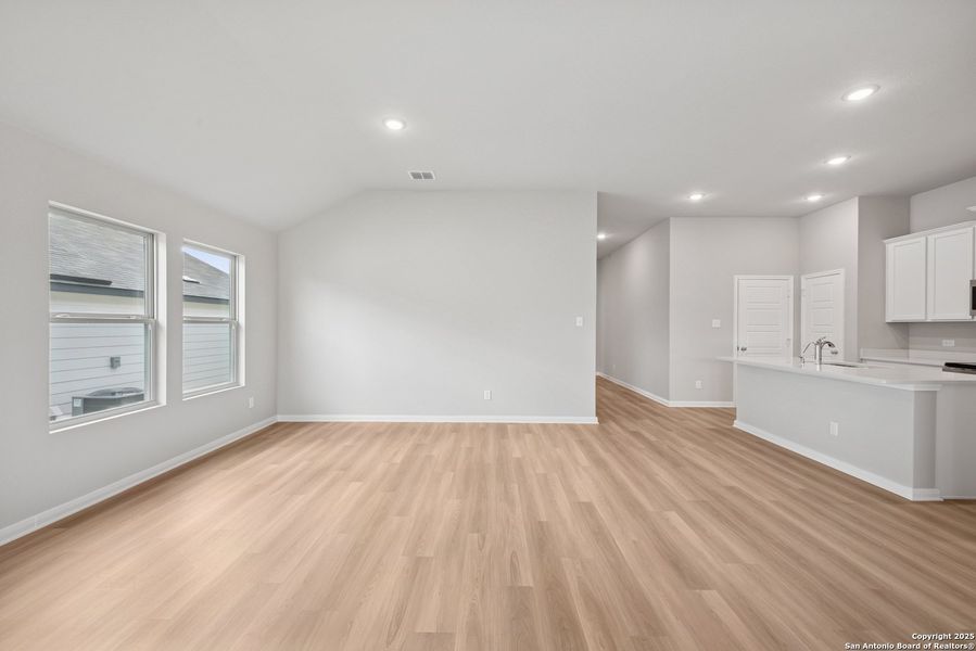 Spacious, unfurnished interior of a new home in Greenspoint Heights, Seguin (Image 25).