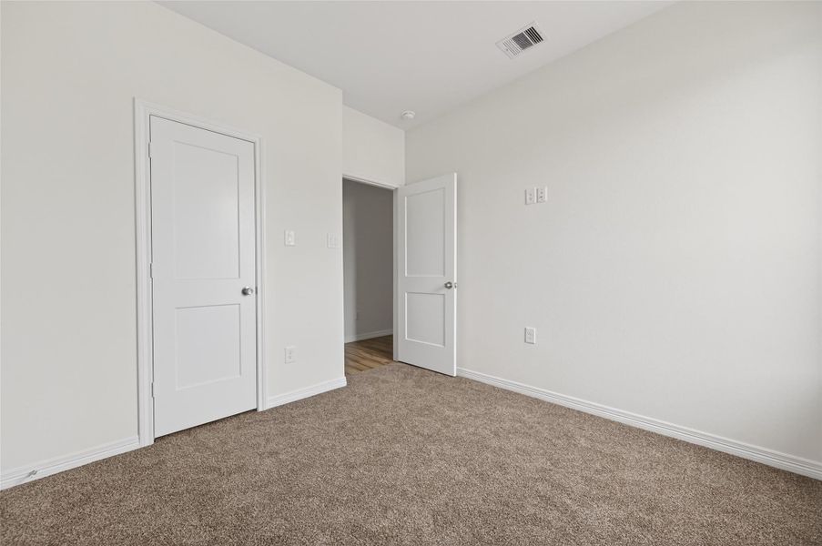 Spacious, unfurnished interior of a new home in , Hempstead (Image 42).
