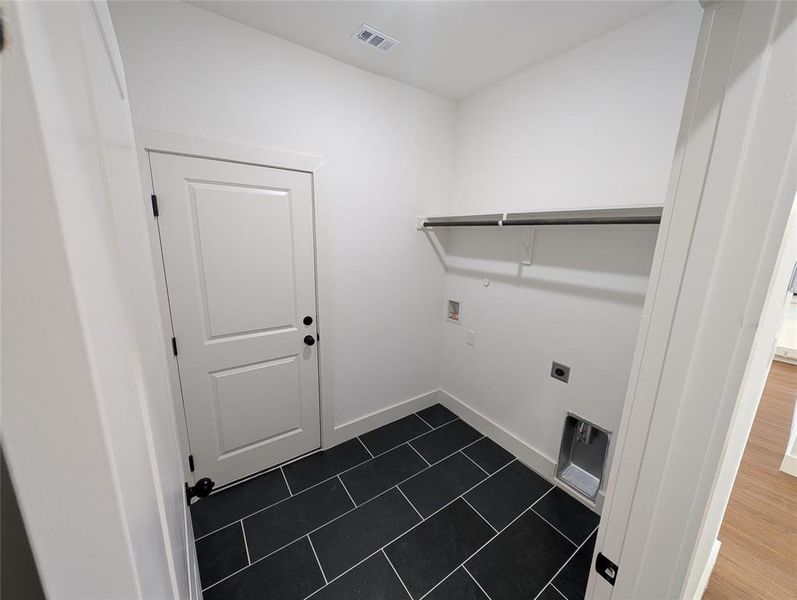 Spacious, unfurnished interior of a new home in , Greenville (Image 12).