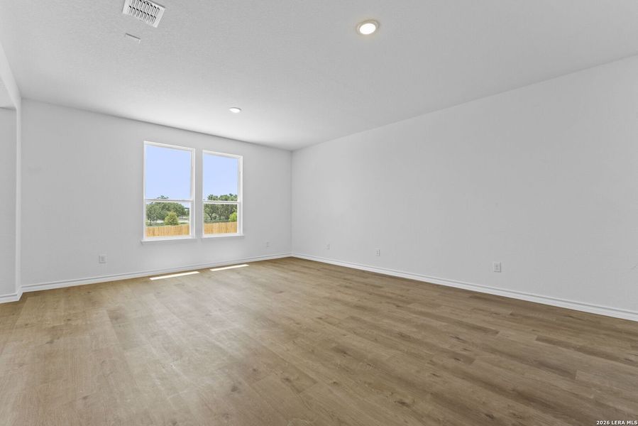 Spacious, unfurnished interior of a new home in Corley Farms, Boerne (Image 20).