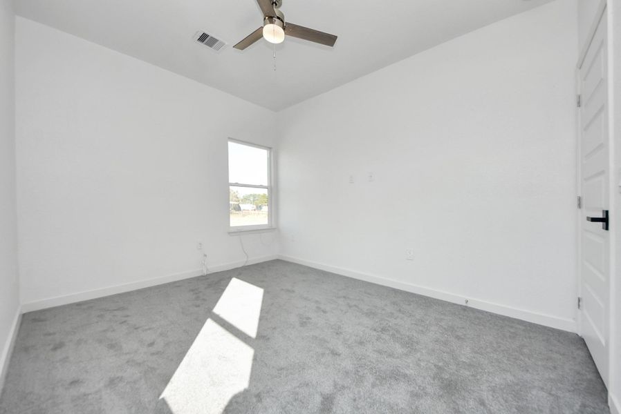 Spacious, unfurnished interior of a new home in , Conroe (Image 20).