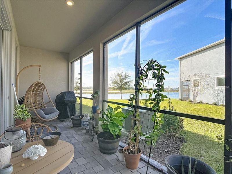 Exterior details and patio area of a home in , Lutz (Image 3).