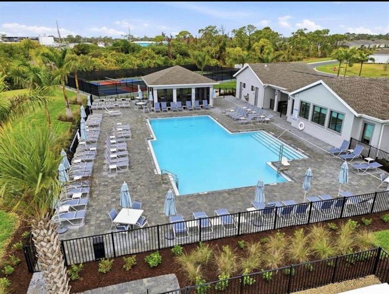 Community amenities in , Englewood (Image 8).