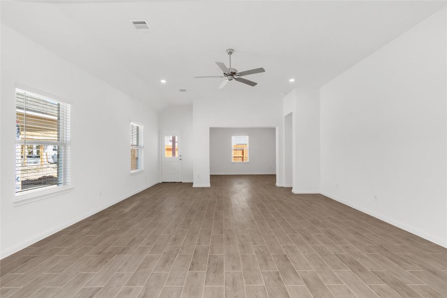 Spacious, unfurnished interior of a new home in Harmony Cove, Humble (Image 22).