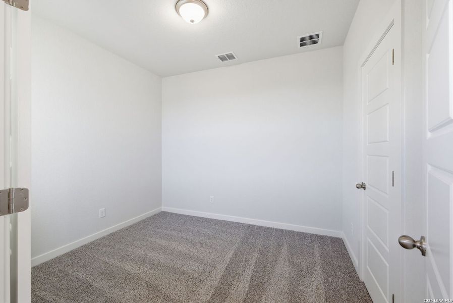 Spacious, unfurnished interior of a new home in Highland Ridge, San Antonio (Image 25).