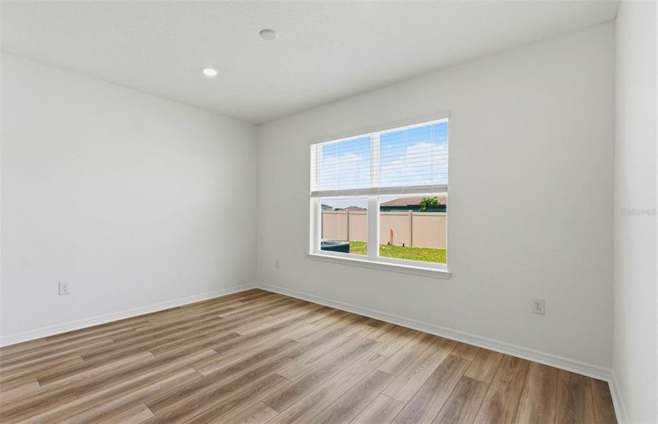 Spacious, unfurnished interior of a new home in Silverlake, Lake Alfred (Image 15).