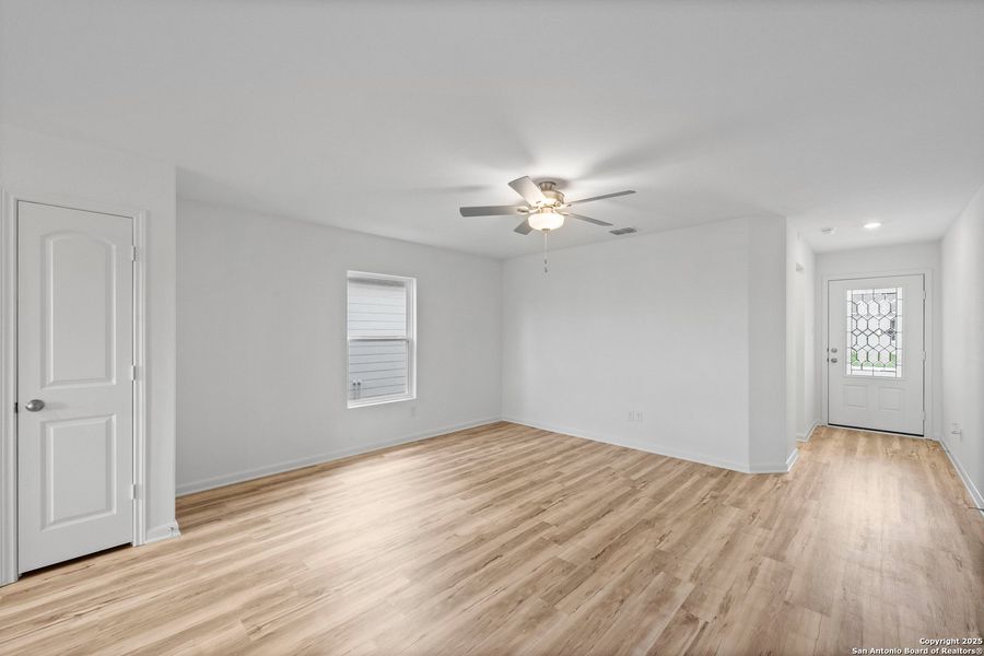 Spacious, unfurnished interior of a new home in Blue Wing, San Antonio (Image 9). Spacious, unfurnished interior of a new home in Blue Wing, San Antonio (Image 9).