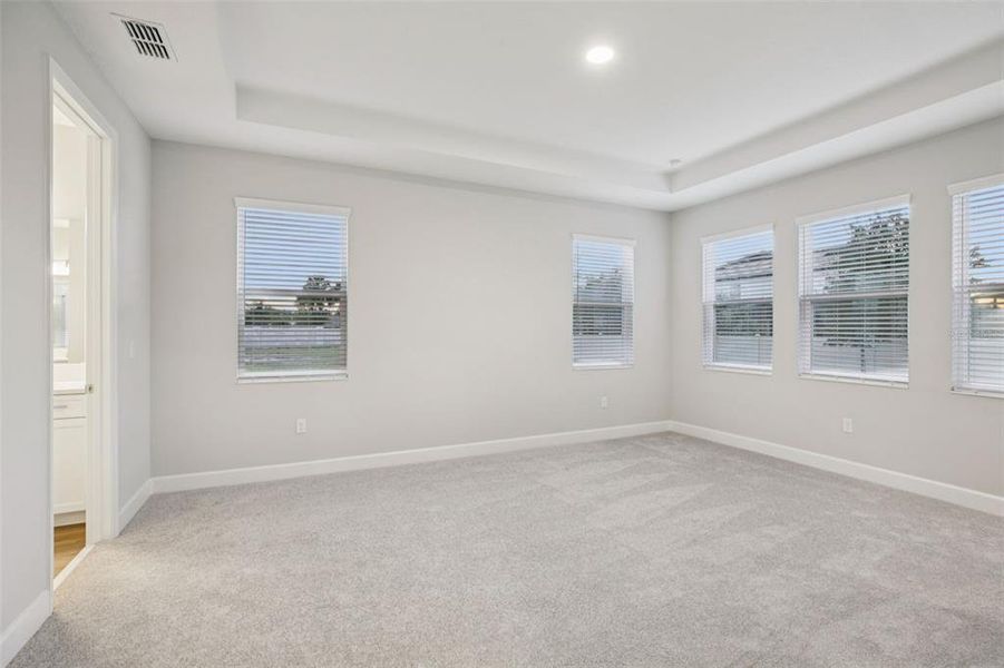 Spacious, unfurnished interior of a new home in Hawk's Overlook, Oviedo (Image 41).