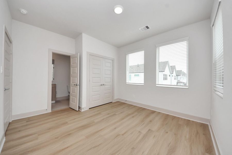 Spacious, unfurnished interior of a new home in Agua, Houston (Image 25). Spacious, unfurnished interior of a new home in Agua, Houston (Image 25).