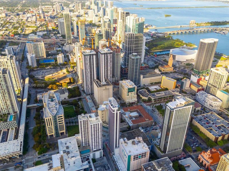 Condo located in Miami, FL showcasing its design and architecture (Image 28).