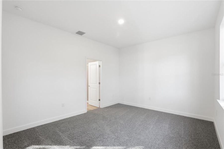 Spacious, unfurnished interior of a new home in , Sanford (Image 33).