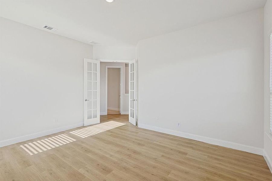 Spacious, unfurnished interior of a new home in Oak Creek Ranch, Midlothian (Image 29).