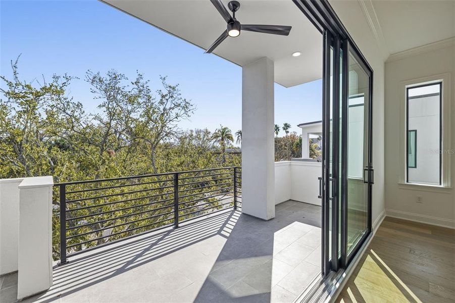 Exterior details and patio area of a home in , Tampa (Image 20).