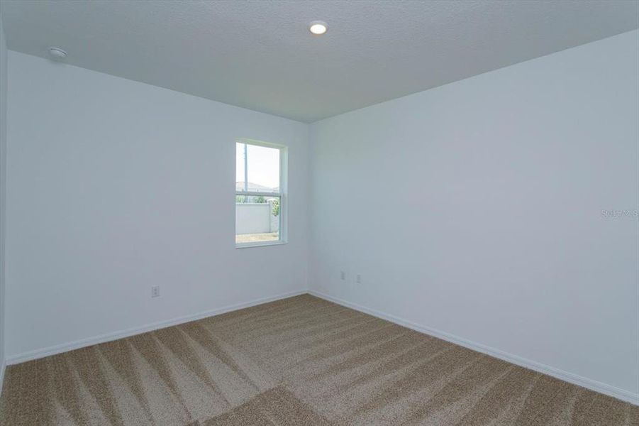 Spacious, unfurnished interior of a new home in Reserve at Hammock Oaks, Lady Lake (Image 20).