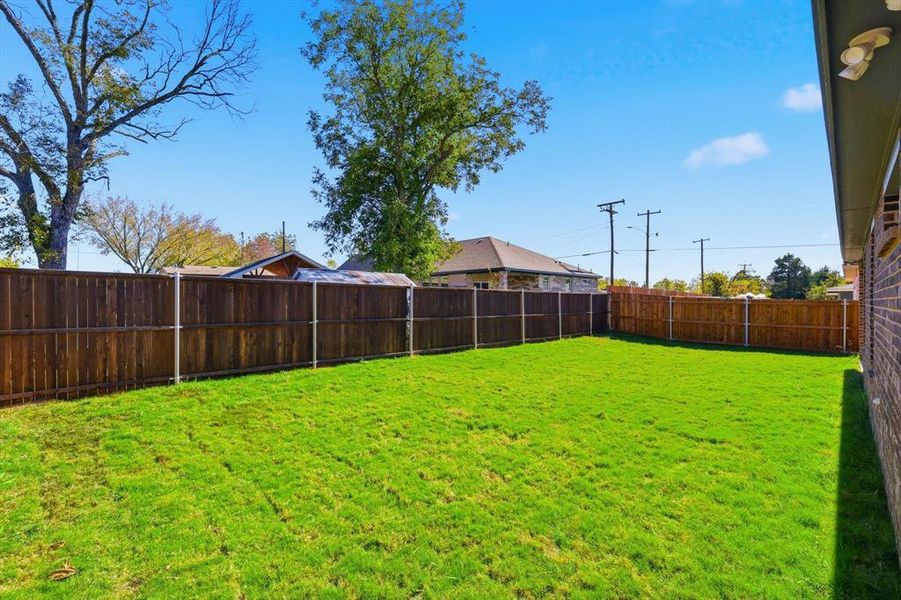 Exterior details and patio area of a home in , Terrell (Image 20).