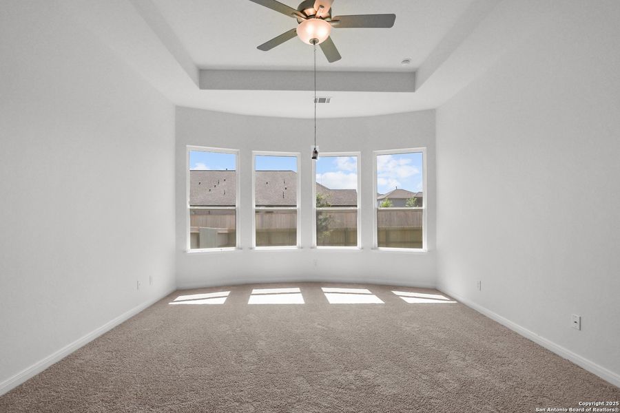 Spacious, unfurnished interior of a new home in Stillwater Ranch 60', San Antonio (Image 12).