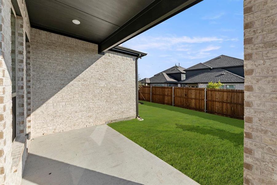 25. 3105 Summer - Patio