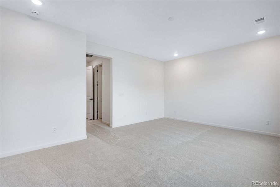 Spacious, unfurnished interior of a new home in Reunion, Commerce City (Image 46).