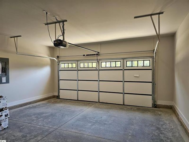 Spacious, unfurnished interior of a new home in South Park, Piedmont (Image 9).