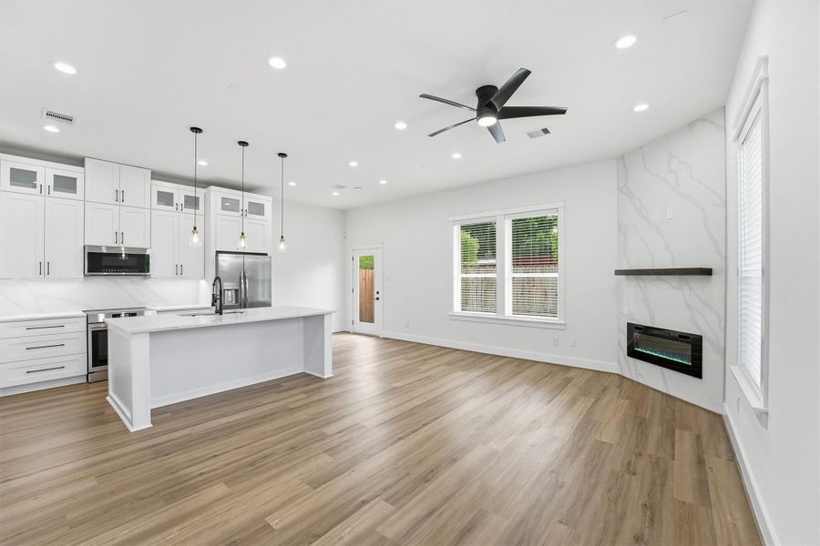 Spacious, unfurnished interior of a new home in , Houston (Image 24).