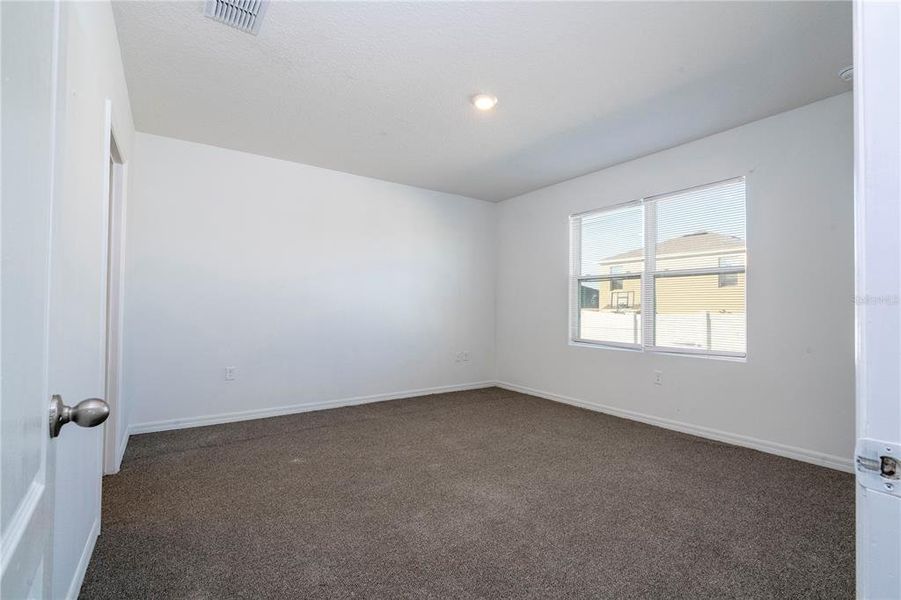 Spacious, unfurnished interior of a new home in Astonia, Davenport (Image 26).