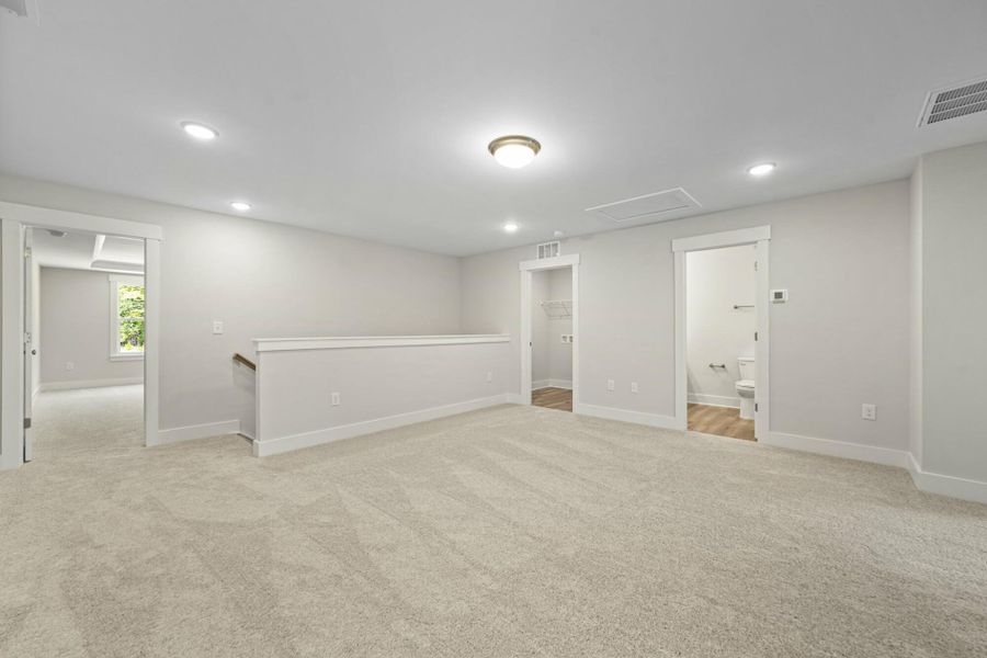 Spacious, unfurnished interior of a new home in Harbor Crossing, Greensboro (Image 21).