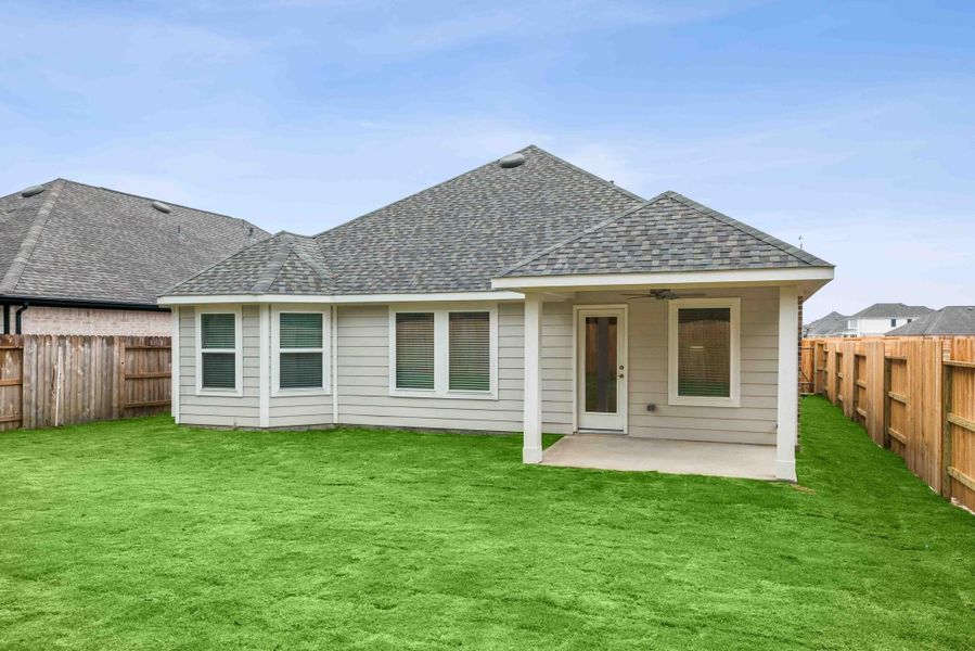 Exterior details and patio area of a home in Hallimore Ranch, Rosenberg (Image 3).