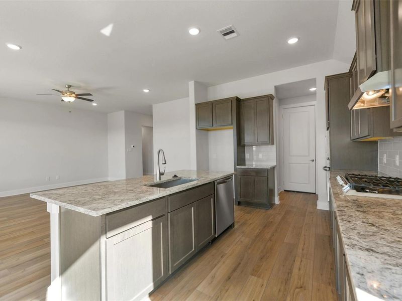 Furnished interior view inside a new home in Lago Mar, Texas City (Image 8).