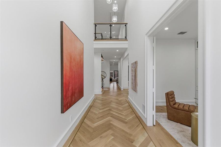 Spacious, unfurnished interior of a new home in , Dallas (Image 20).