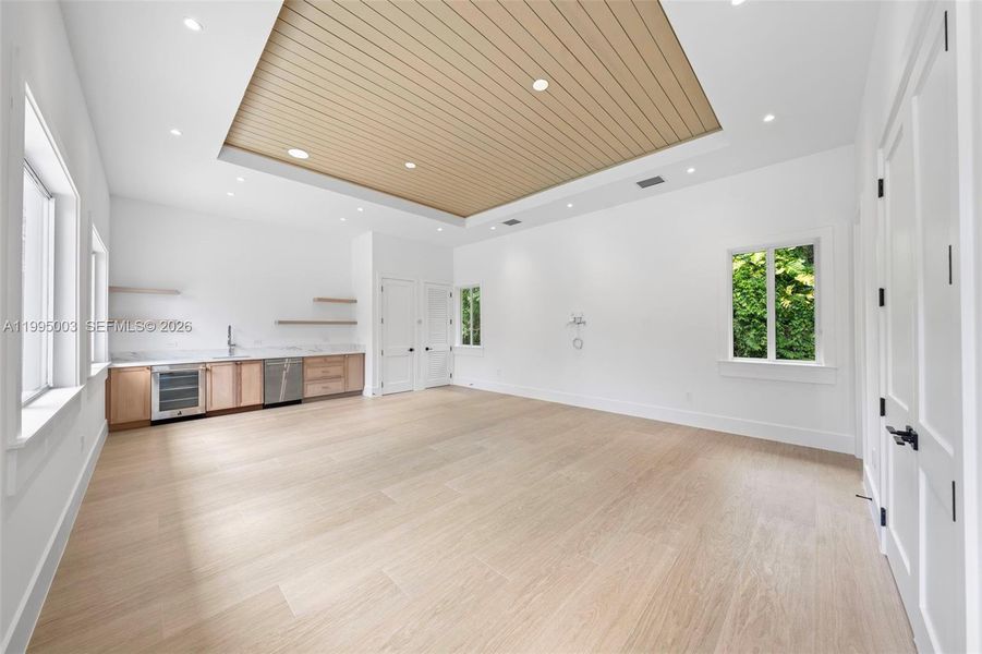 Spacious, unfurnished interior of a new home in , Pinecrest (Image 28).