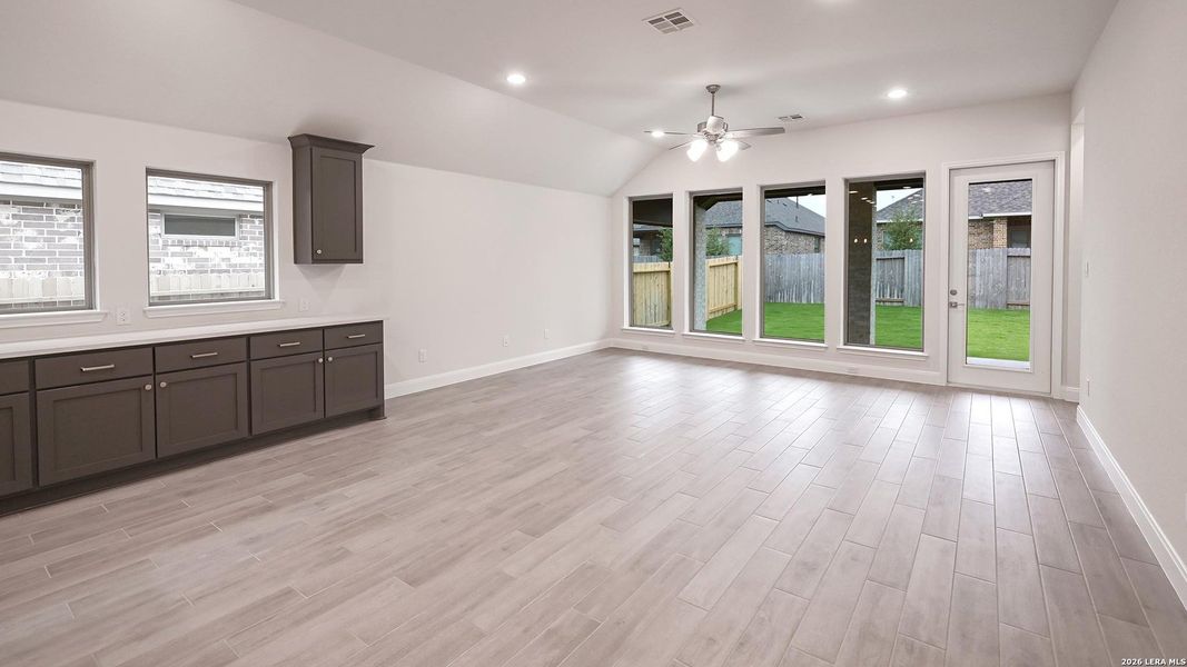 Spacious, unfurnished interior of a new home in Meadows of Mill Creek, Seguin (Image 14).