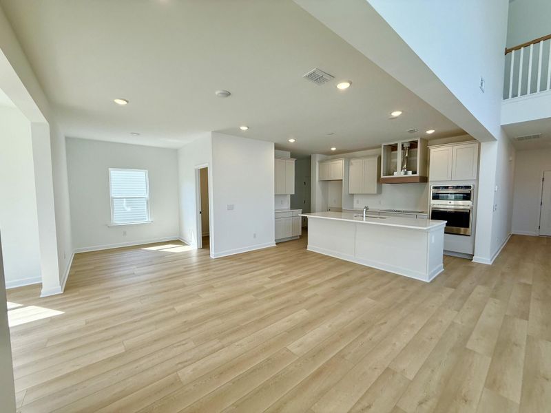 Spacious, unfurnished interior of a new home in , Summerville (Image 13).