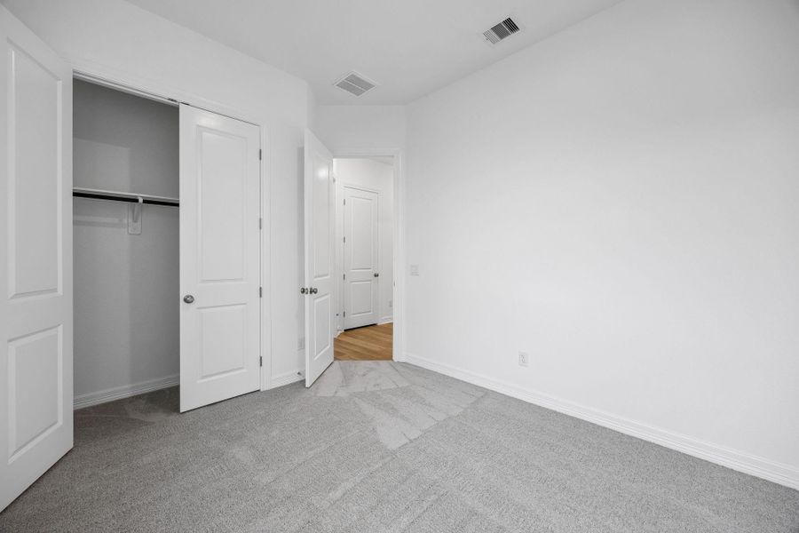 Spacious, unfurnished interior of a new home in Lago Mar, Texas City (Image 19).