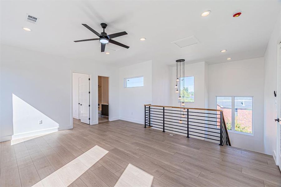 Spacious, unfurnished interior of a new home in , Dallas (Image 36).