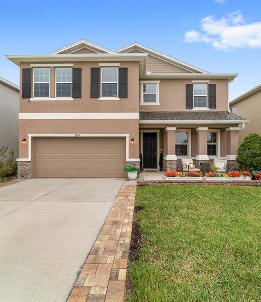 Exterior details and patio area of a home in , Ocala (Image 1).