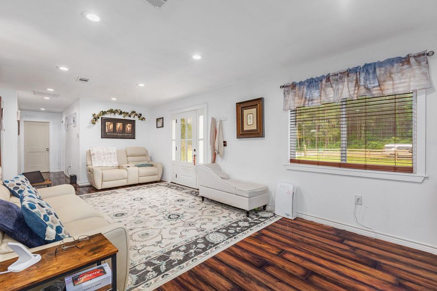 Furnished interior view inside a new home in , Lufkin (Image 8).