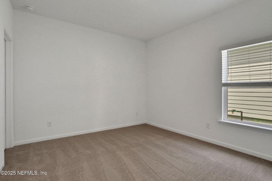 Spacious, unfurnished interior of a new home in Jennings Farm, Middleburg (Image 36).