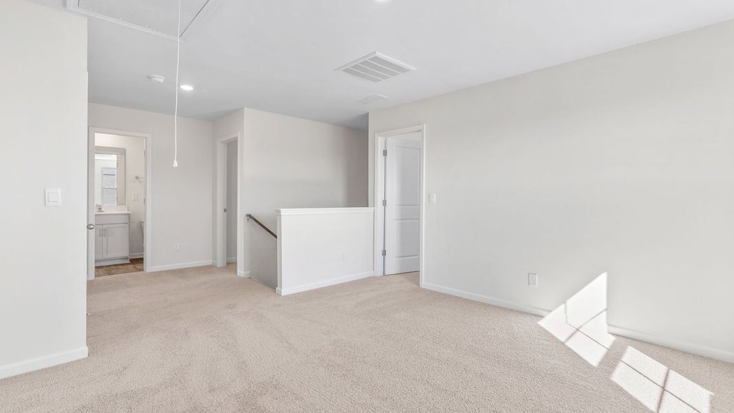 Spacious, unfurnished interior of a new home in Quail Haven, Winston-Salem (Image 21).