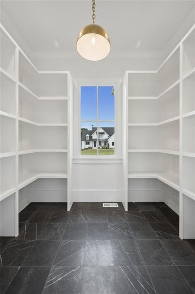 Spacious, unfurnished interior of a new home in , Bogart (Image 22).