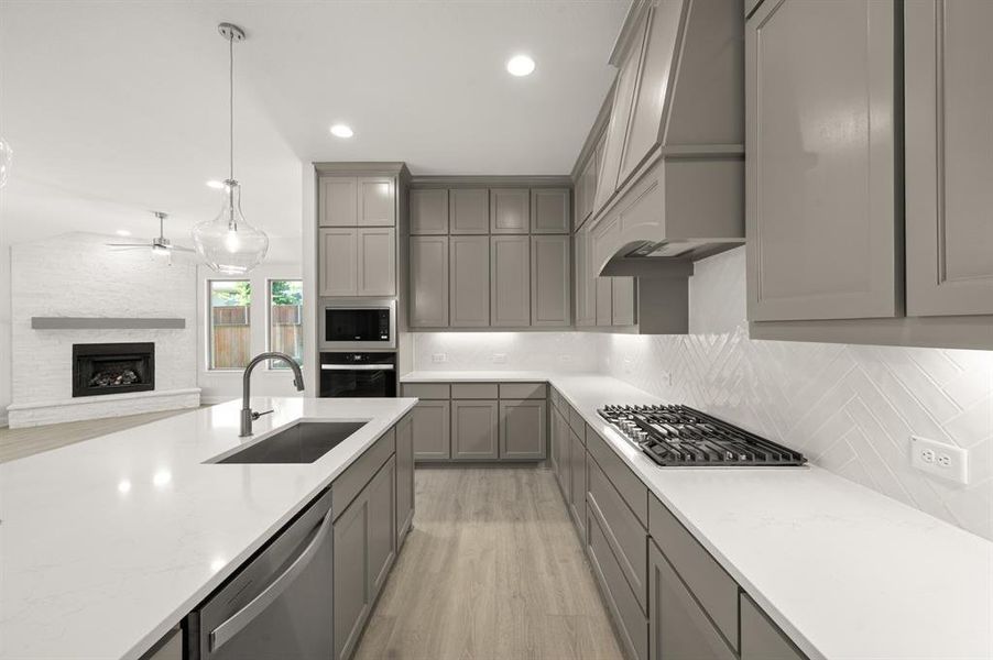 1409 Ripple Glass- Kitchen-4 1409 Ripple Glass- Kitchen-4