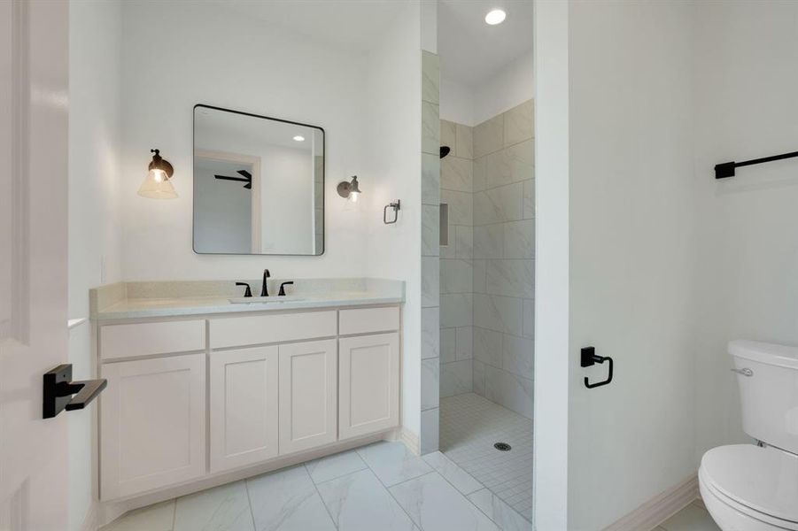 Furnished interior view inside a new home in , Waxahachie (Image 8).