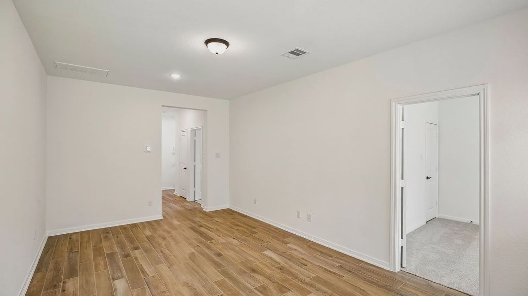 Spacious, unfurnished interior of a new home in Woodforest, Montgomery (Image 27).