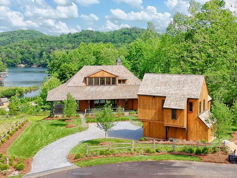 Community amenities in , Clarkesville (Image 32).