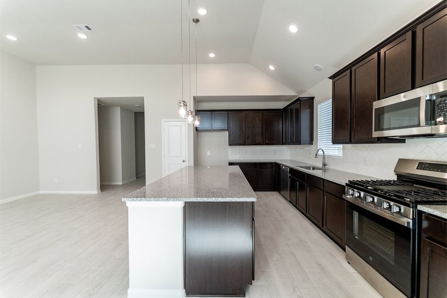 Furnished interior view inside a new home in Canterra Creek, Rosharon (Image 7).