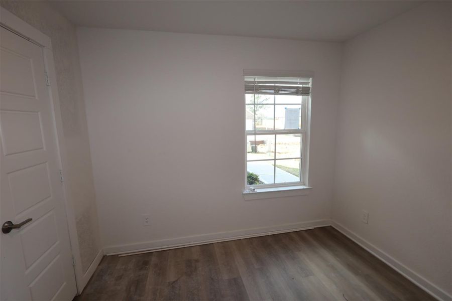 Spacious, unfurnished interior of a new home in Lone Star Landing, Montgomery (Image 17).