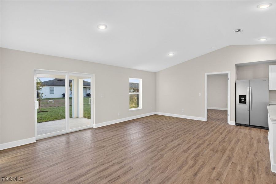 Spacious, unfurnished interior of a new home in Cape Coral, Cape Coral (Image 16).