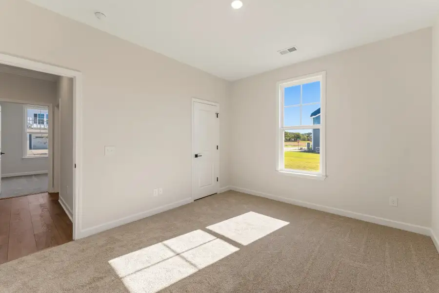 Spacious, unfurnished interior of a new home in Ridgecrest at Midway, Anderson (Image 26).