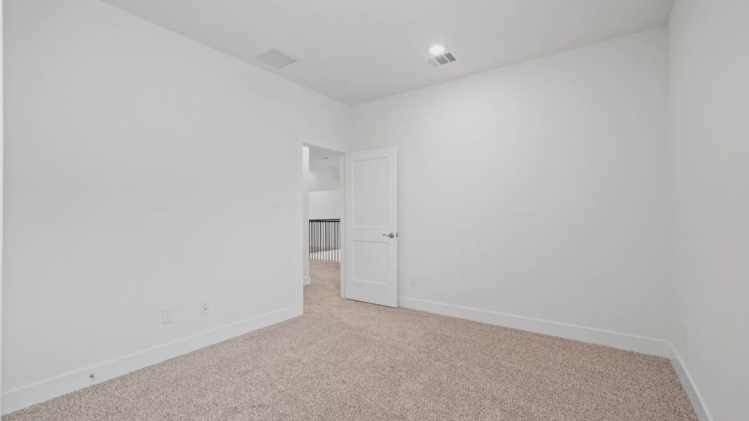 Spacious, unfurnished interior of a new home in Lakes of Cane Island, Katy (Image 29).